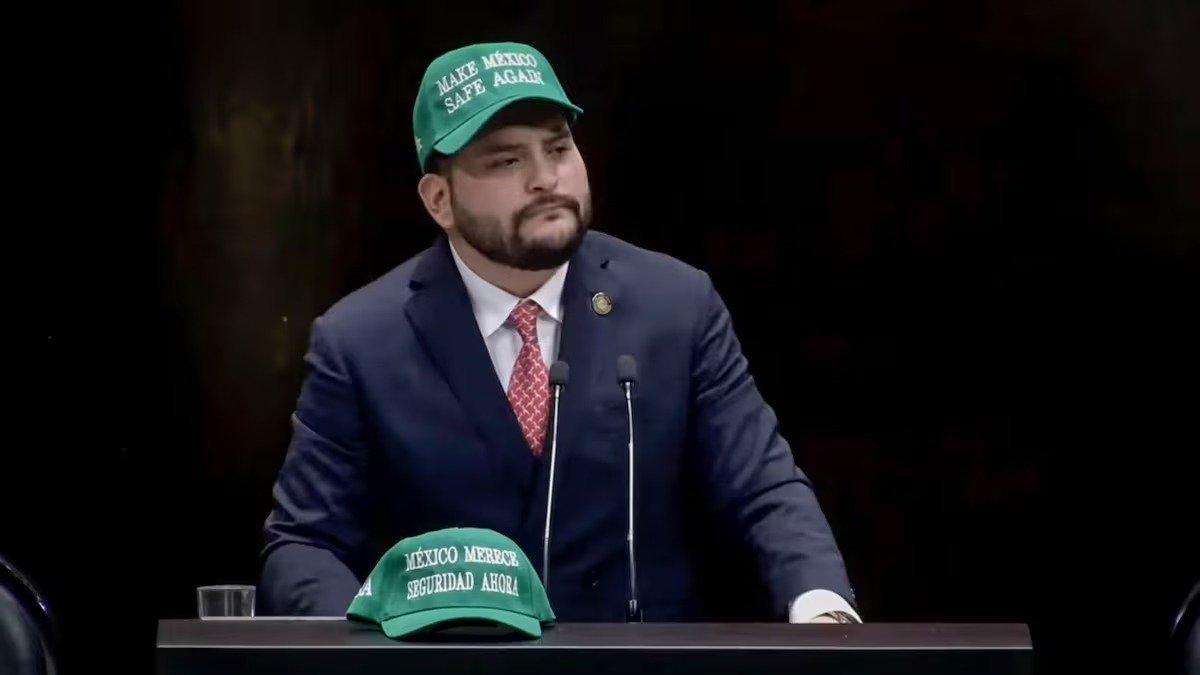 Diputado del PRI lleva al Congreso discurso de Trump con gorra de “Make Mexico Safe Again”