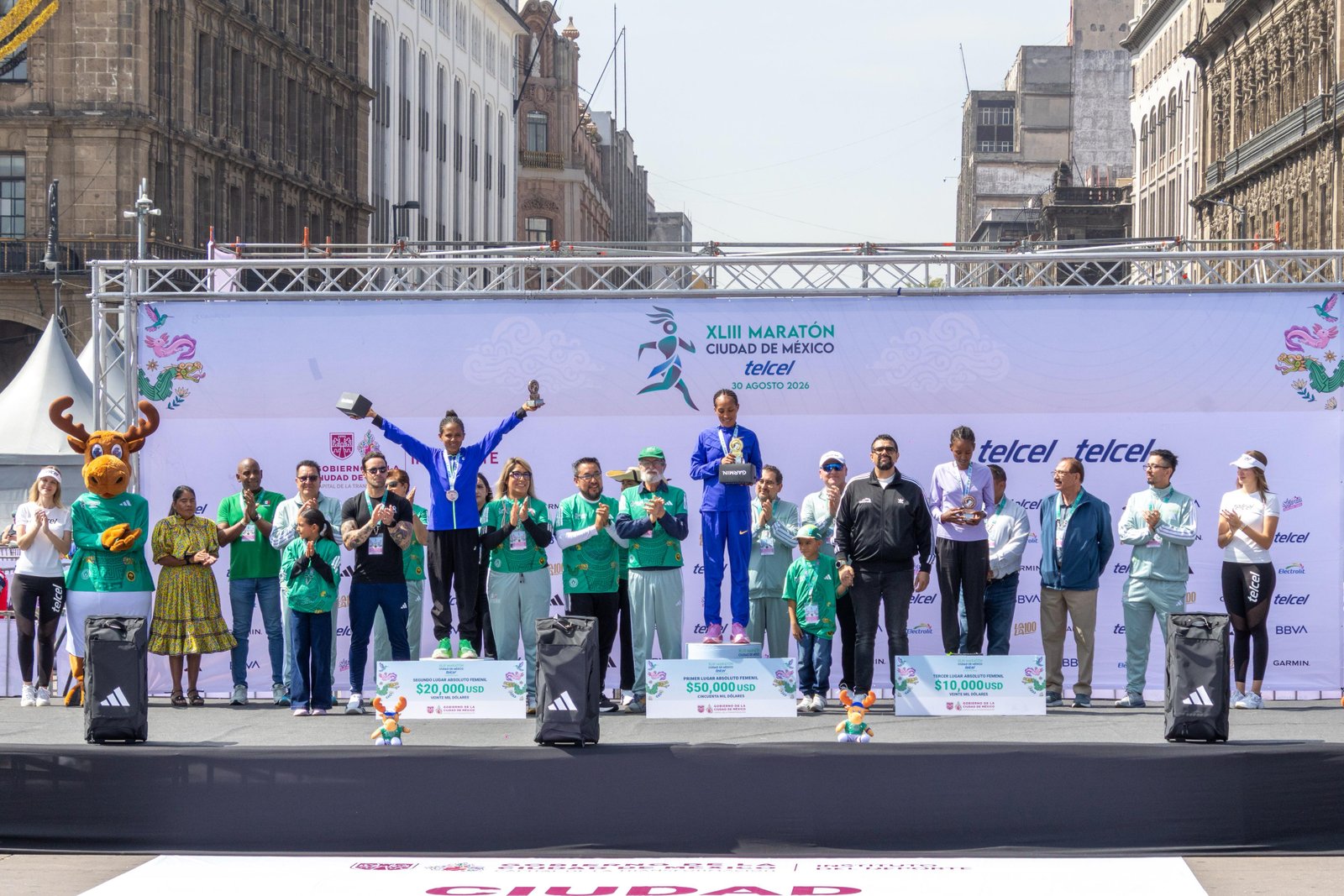 Pacheco y Asefa ganan el Maratón CDMX 2026; 30 mil corredores completaron los 42.195 kilómetros
