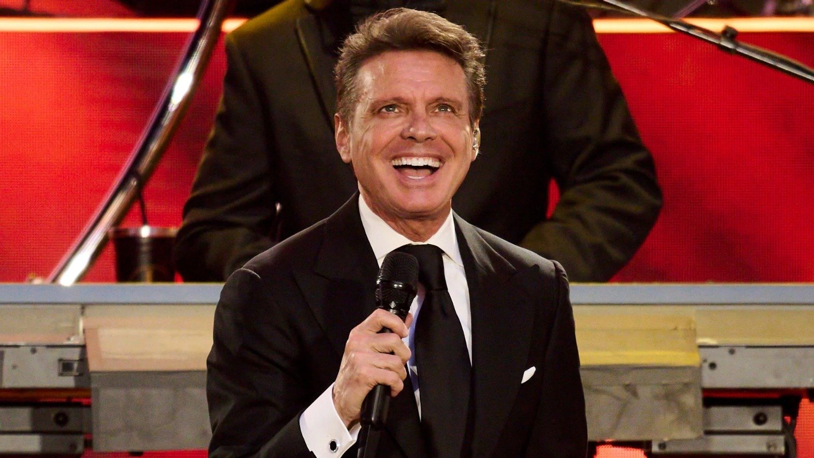 Profeco alerta por venta de boletos falsos para conciertos de Luis Miguel
