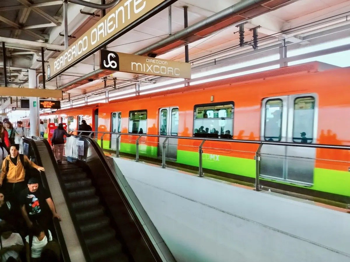 ¡Caos en la Línea 7! Joven cae a las vías del Metro en Mixcoac