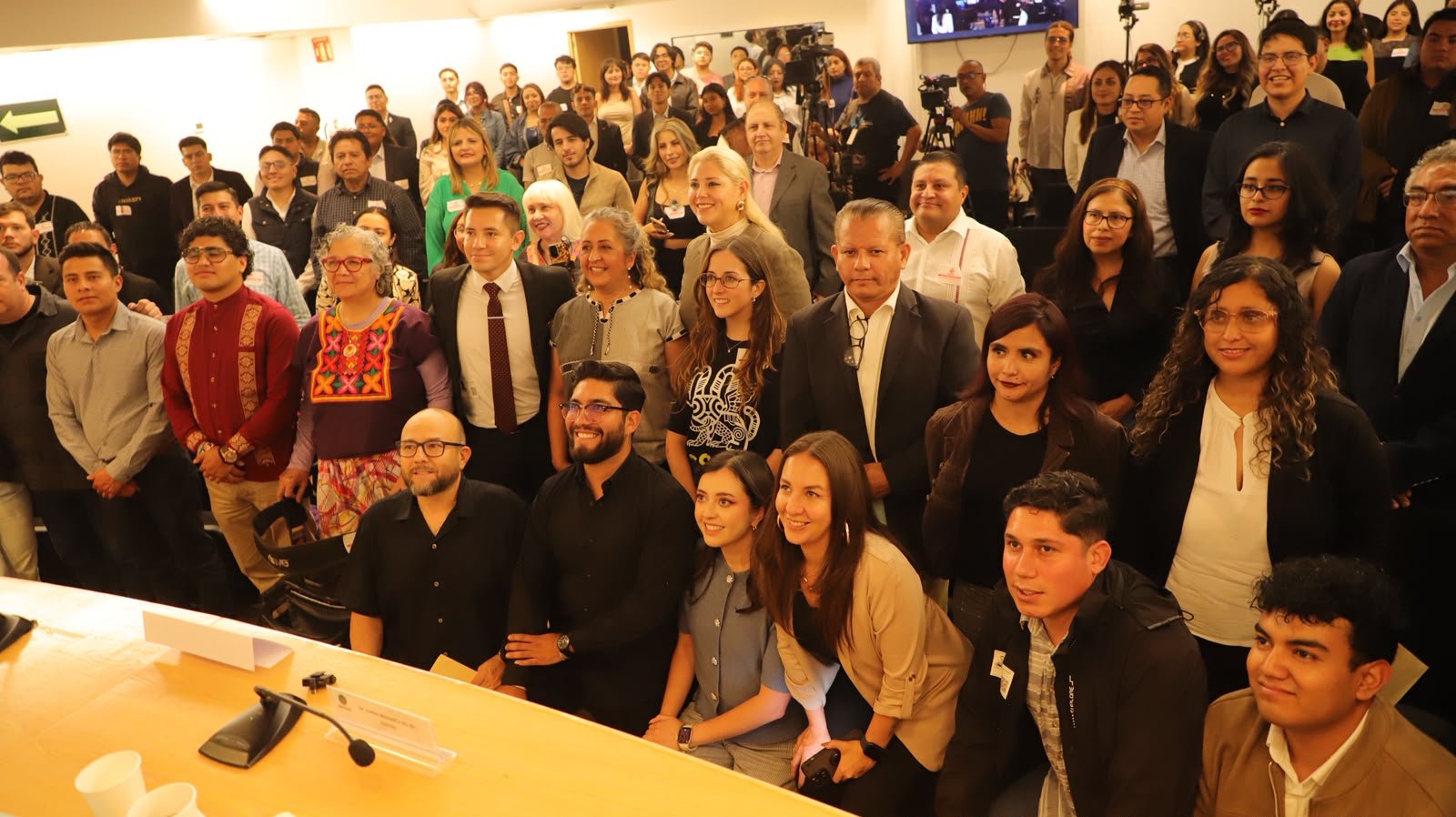 Parlamento Abierto impulsado por Pavel Martínez y Juan Rocha junta a más de 230 creadores para legislar y humanizar el entorno digital