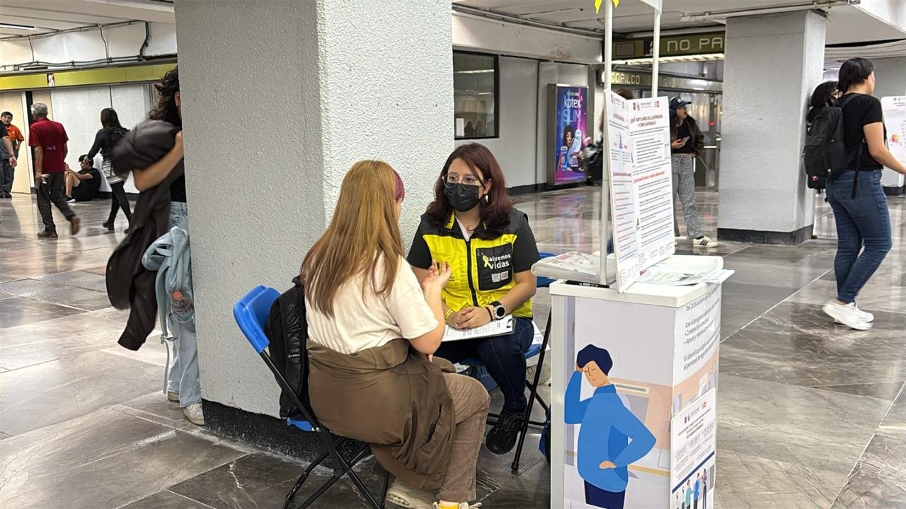 Metro y UNAM unen esfuerzos para acercar orientación psicológica en jornada de prevención del suicidio