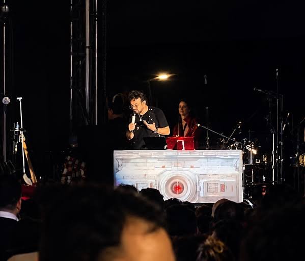 Abuchean a Aleks Syntek durante festejo patrio en Benito Juárez tras reclamo por canción de Juan Gabriel