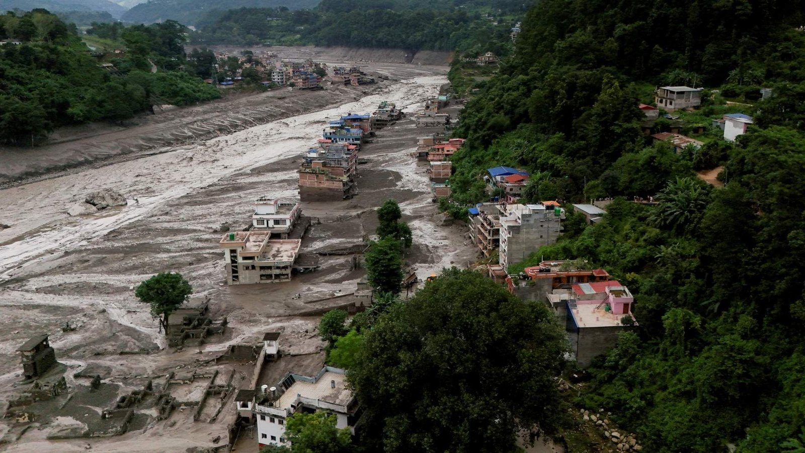 Devastación en Nepal: suman 579 muertos y casi 2 mil desaparecidos