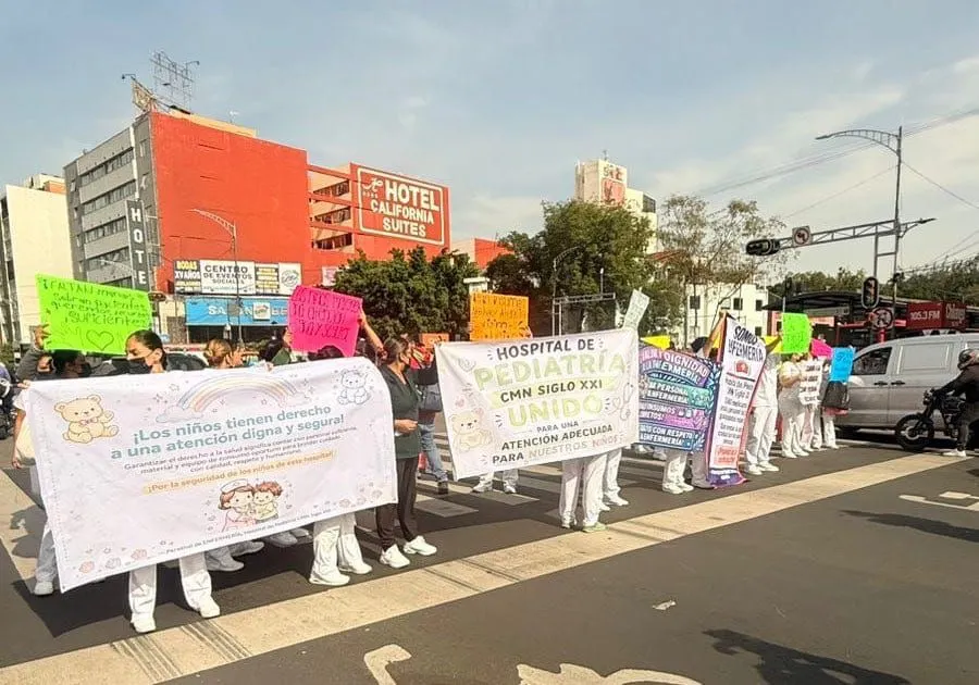 Más de siete horas de bloqueos: trabajadores del IMSS exigen respuesta a sus demandas
