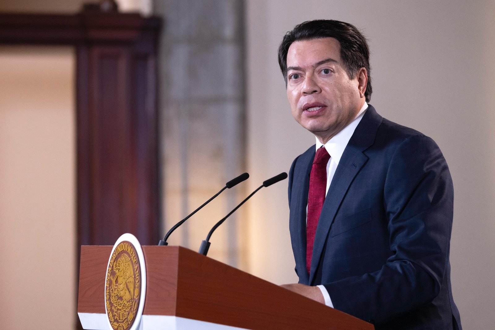 Acuerdan restringir celulares y tabletas en escuelas; regulación entraría en vigor en octubre
