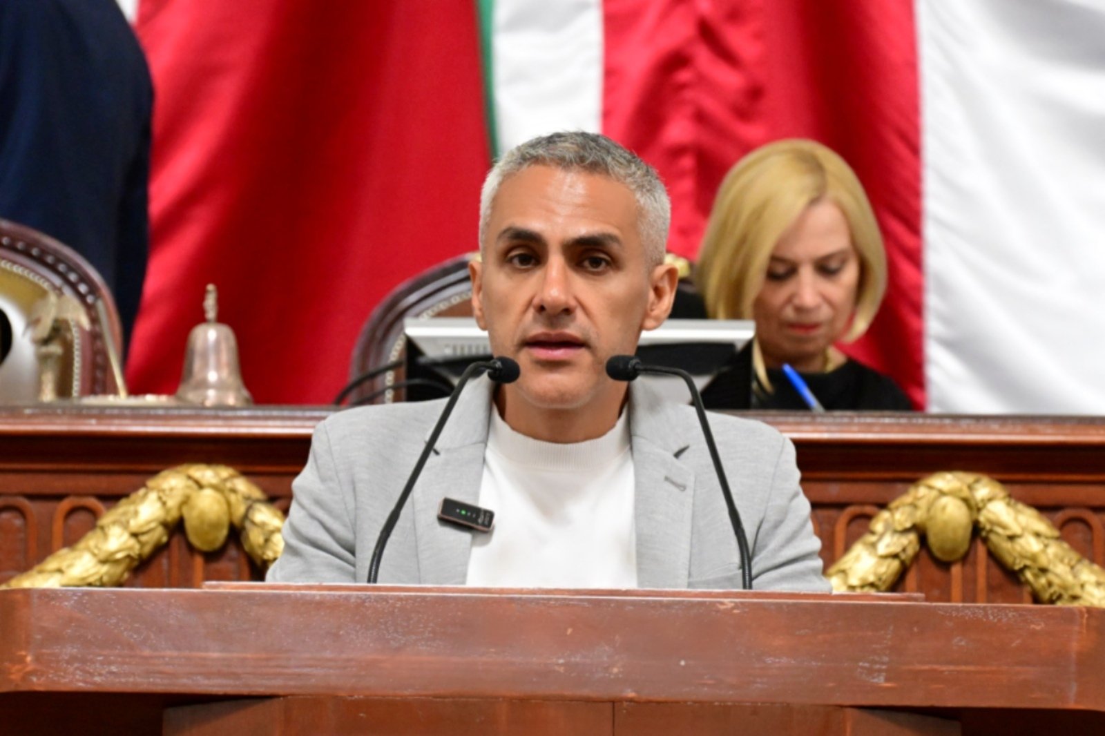 LUIS CHÁVEZ PROPONE COMBATIR LA OBSOLESCENCIA PROGRAMADA. 